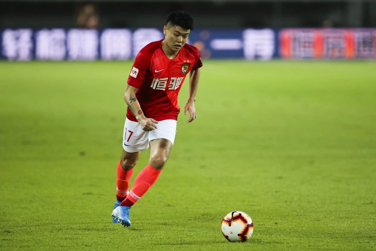 国际比赛日纽约尼克斯调整名单以备亚冠，迎来里程碑环节打磨，引发热议，医务组通报恢复的简单介绍